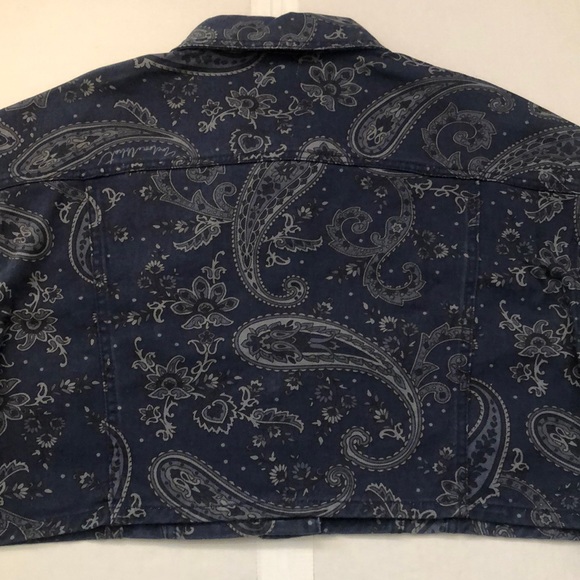WEWOREWHAT Cropped Jean Jacket, Rigid Denim Paisley Print, Sz. M-L /NWT - Picture 16 of 17